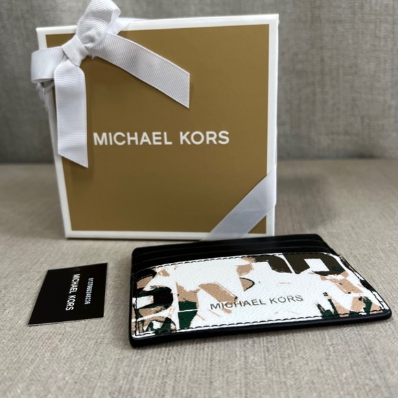 🎁 MICHAEL KORS Cooper Graphic Logo Tall Card Case - Picture 7 of 8